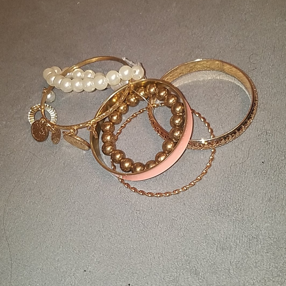 Gorgeous 6 piece bracelet set! Never used!